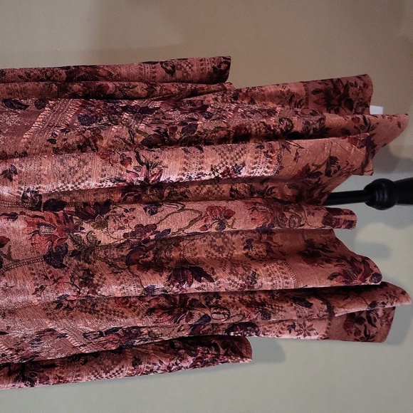 ONE WORLD Floral V-Neck Blouse - Picture 3 of 11